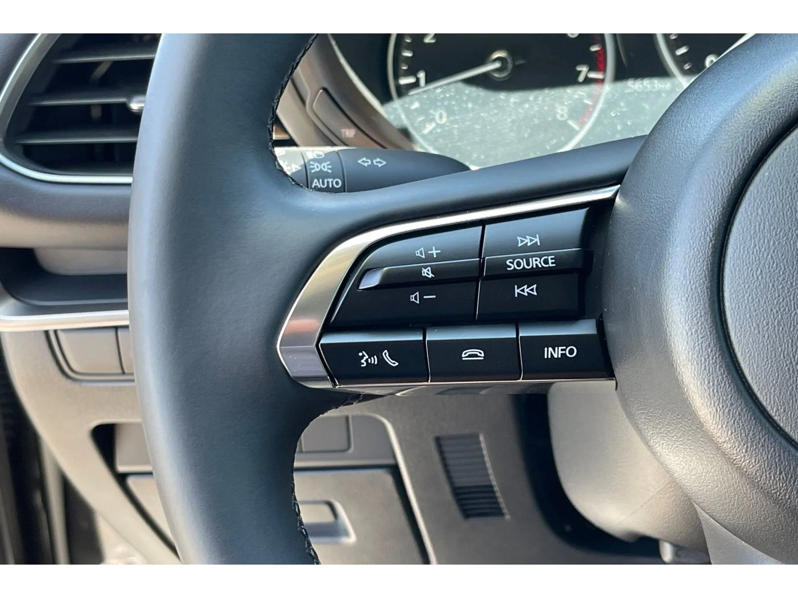 Used 2025 Machine Gray Metallic Mazda Select image 36