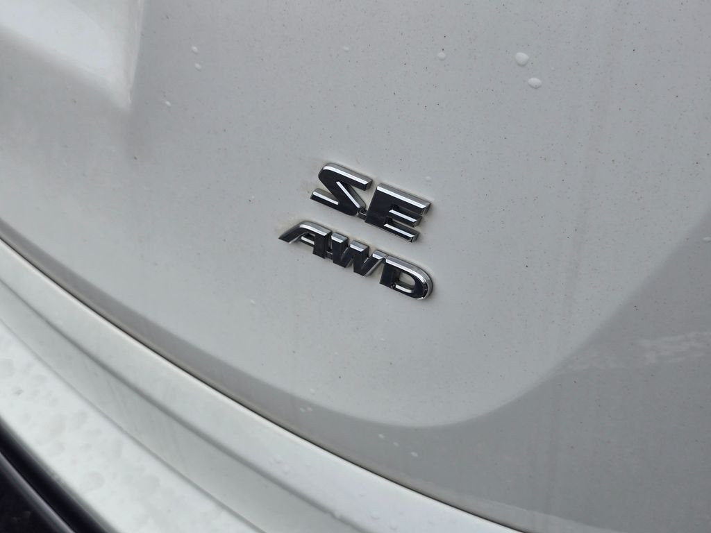 Used 2018 White Toyota SE image 11