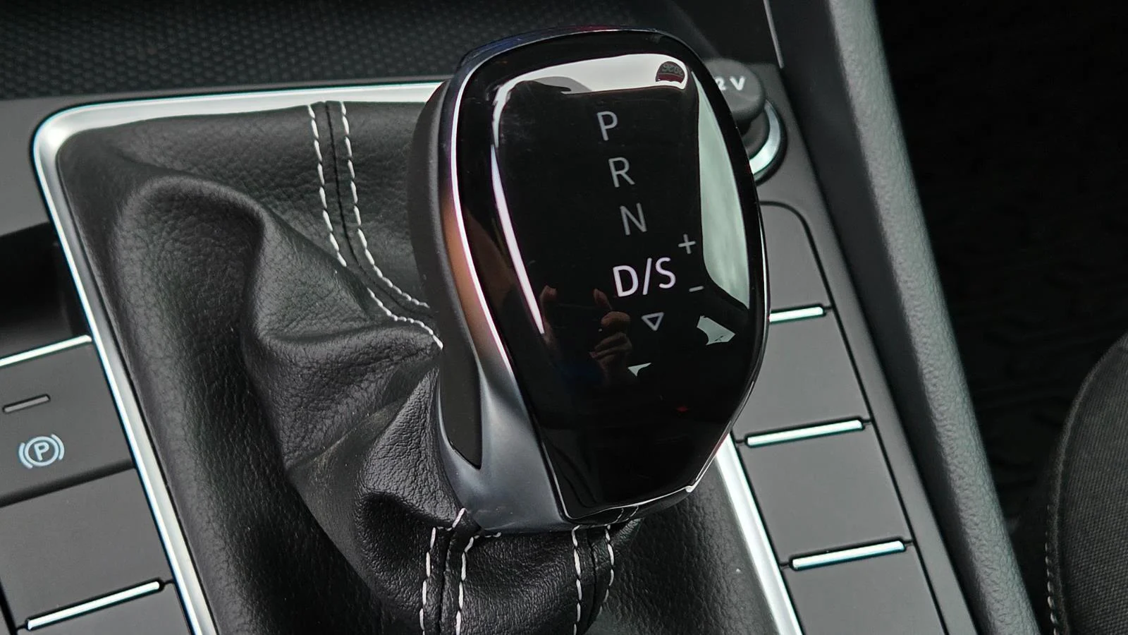New 2026 Deep Black Pearl Volkswagen S image 34