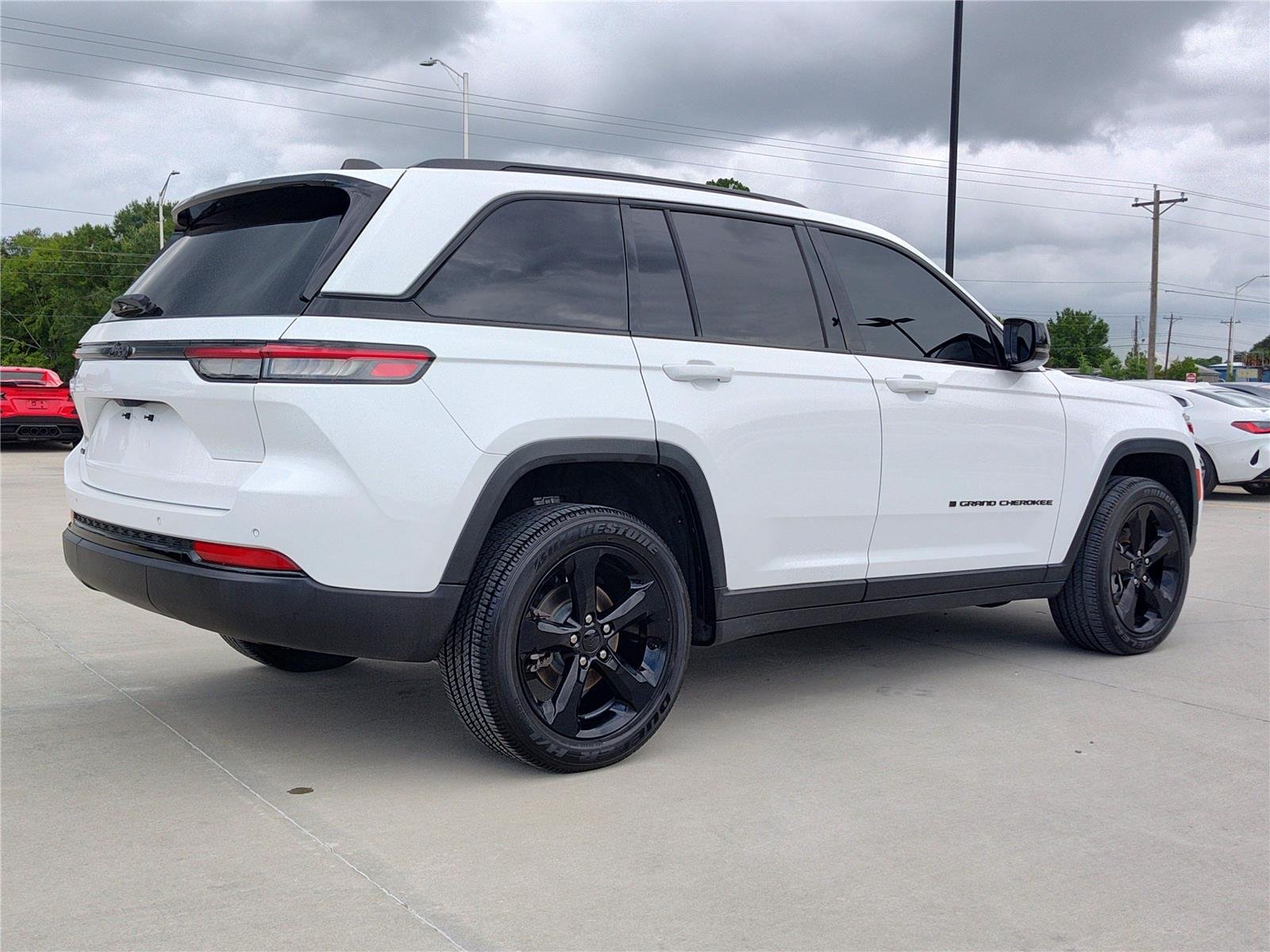 Used 2024 WHITE JEEP LARE image 8
