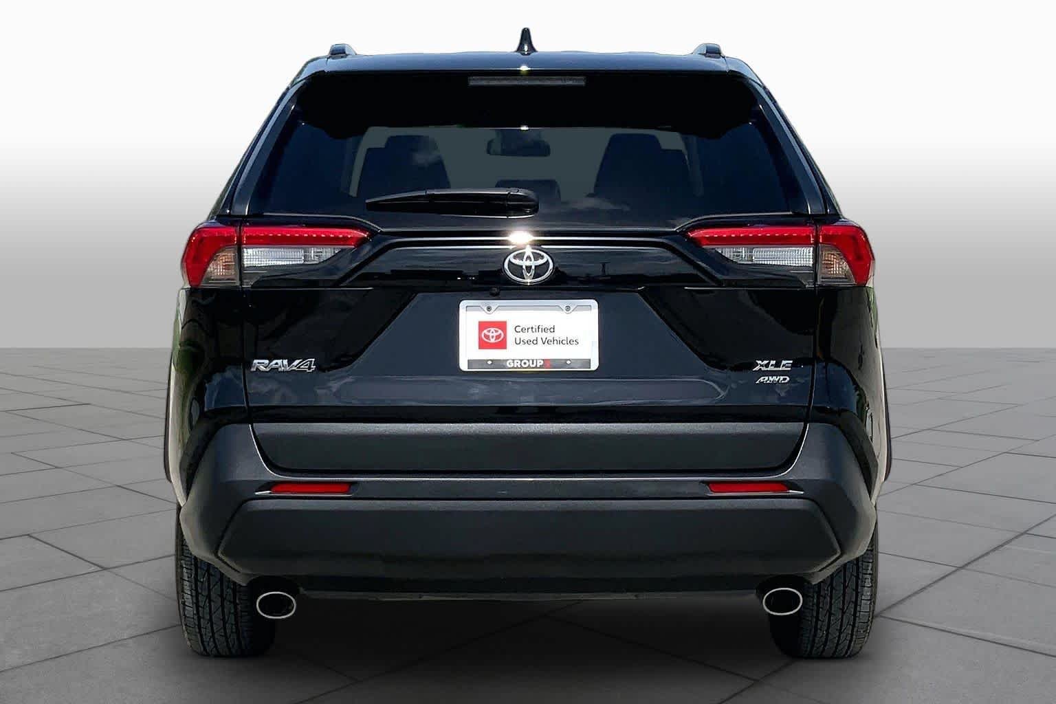 Used 2025 Midnight Black Metallic Toyota XLE image 5