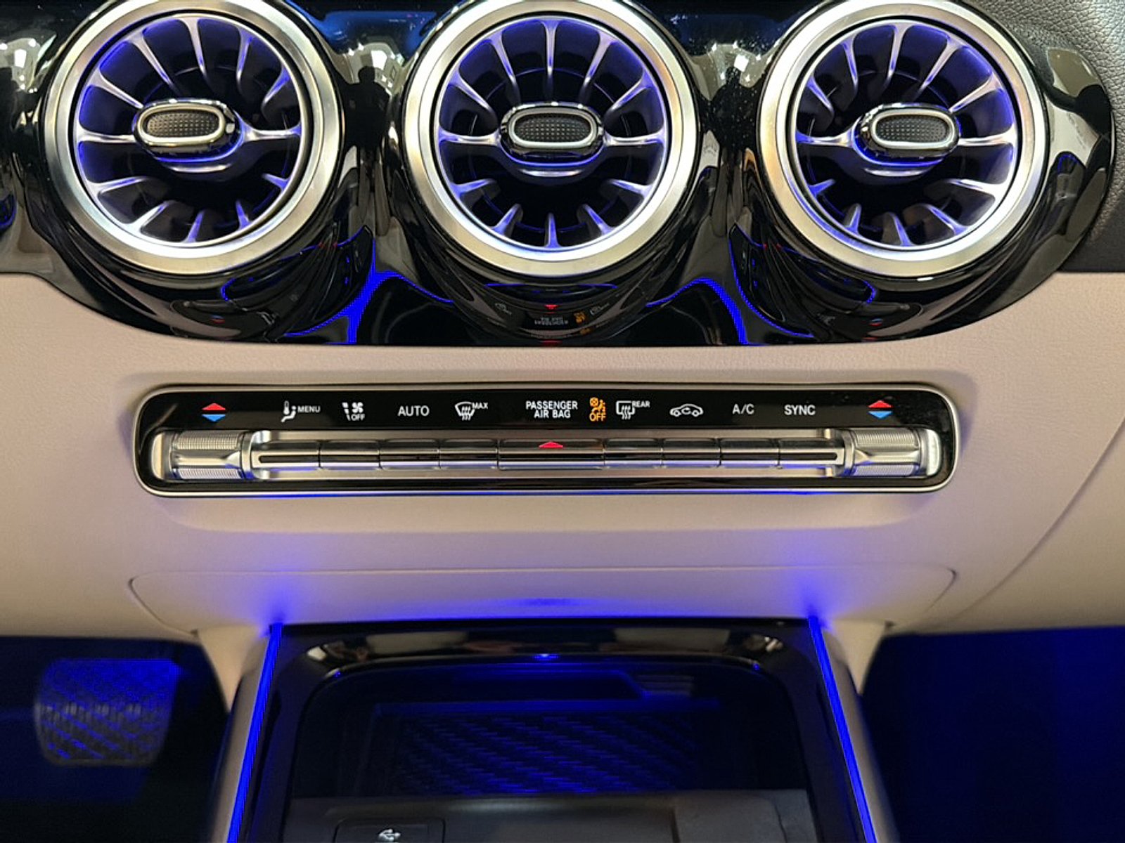 Certified Used 2025 Polar White Mercedes-Benz 4MATIC® image 17