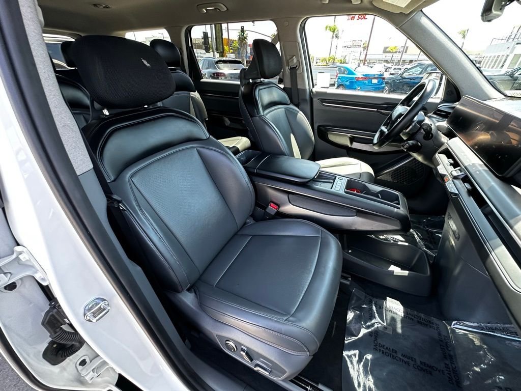 Used 2024 Snow White Pearl Kia Light Long Range image 20