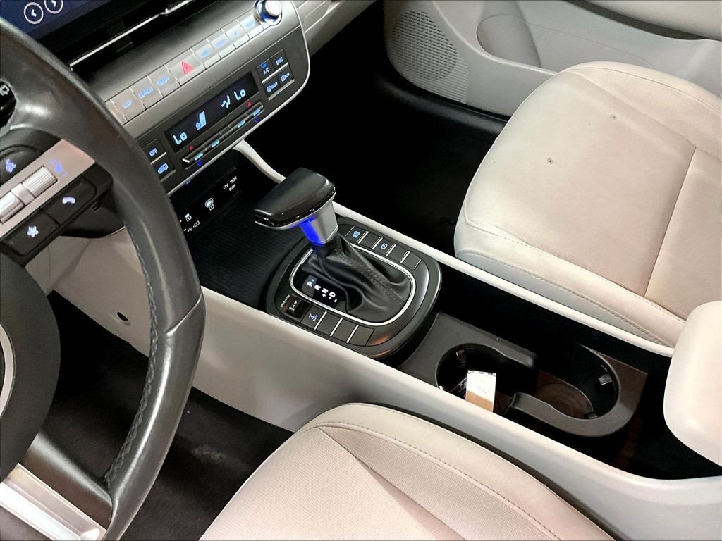 Used 2024 White Hyundai SEL image 20
