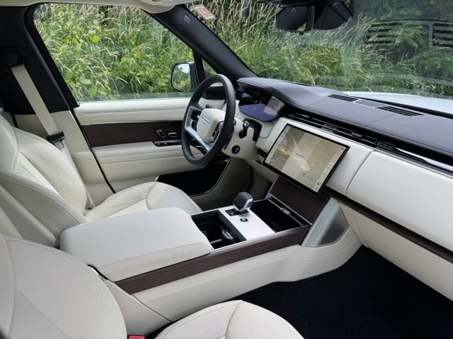 New 2026 Ostuni Pearl White Land Rover SE image 19