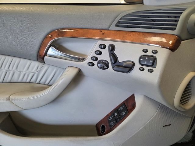 Used 2005  Mercedes-Benz S 500 image 25