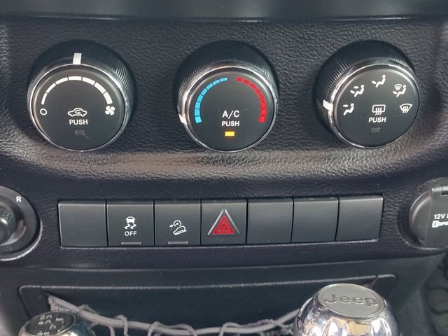 Used 2016 Green Jeep Sport image 16