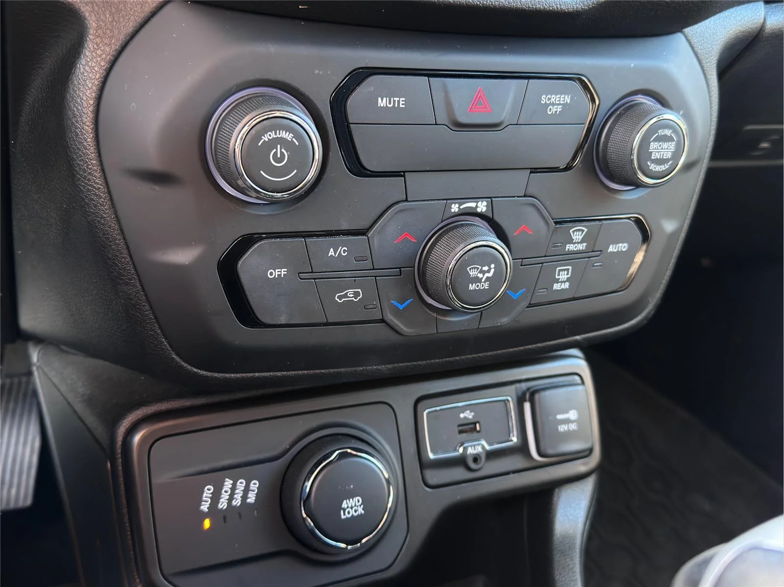 Used 2019 Black Clearcoat Jeep Limited image 21