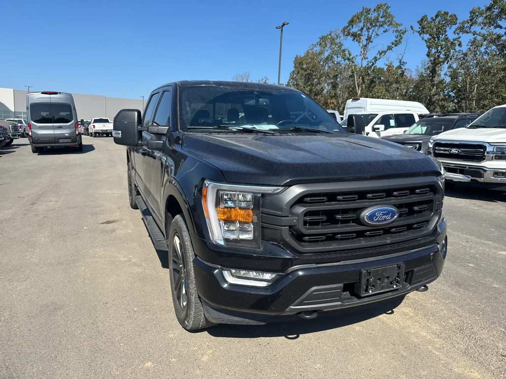 Used 2022 Agate Black Metallic Ford XLT image 3