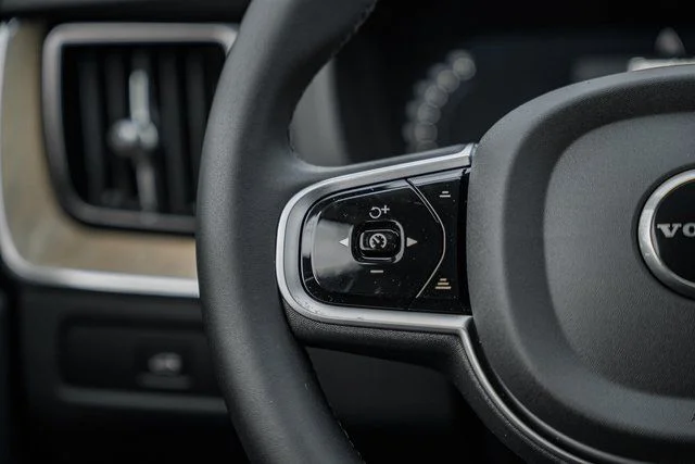 New 2026 Aurora Silver Volvo Plus image 30