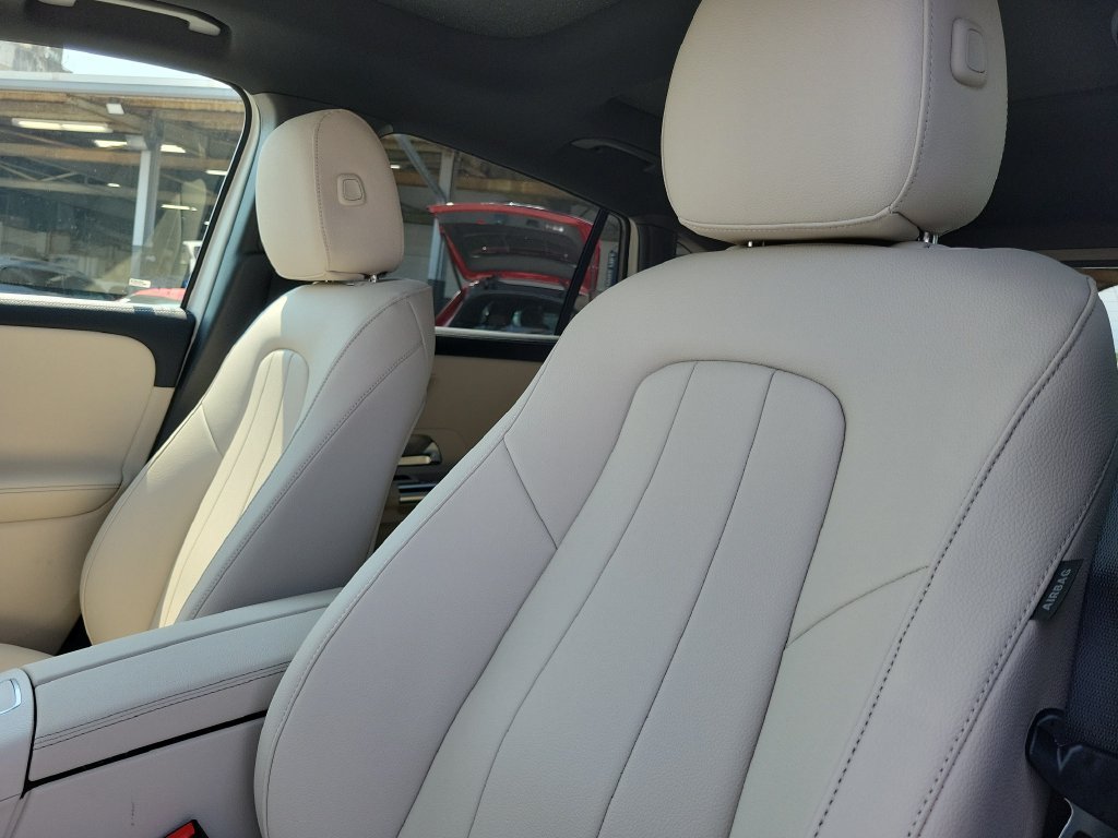 New 2026 Polar White Mercedes-Benz GLA 250 image 18