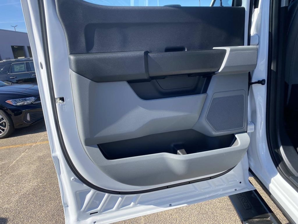 New 2026 Oxford White Ford F-450® XL image 9