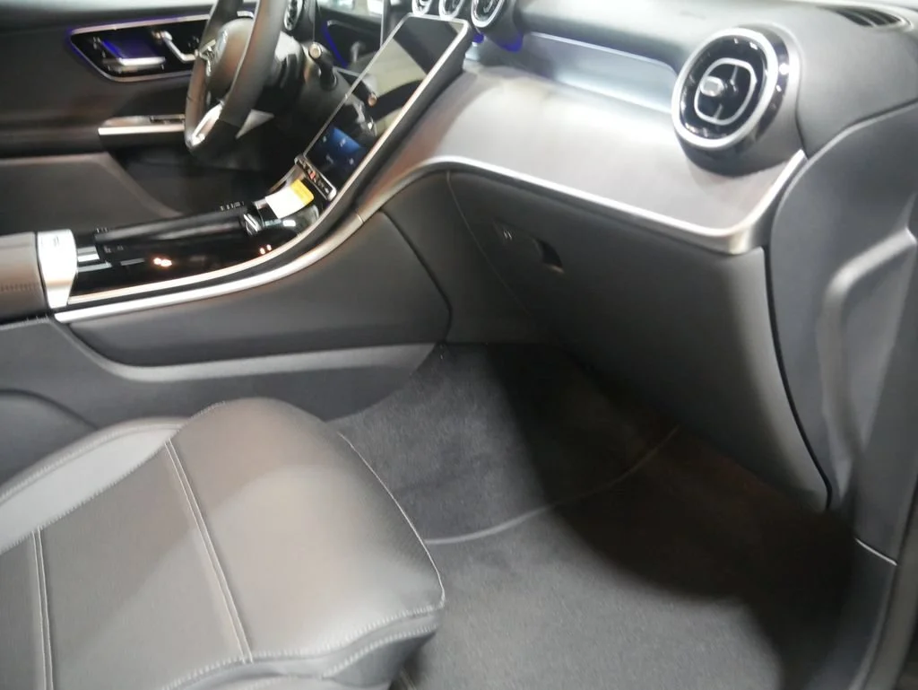 New 2026 Black Mercedes-Benz GLC 300 image 27