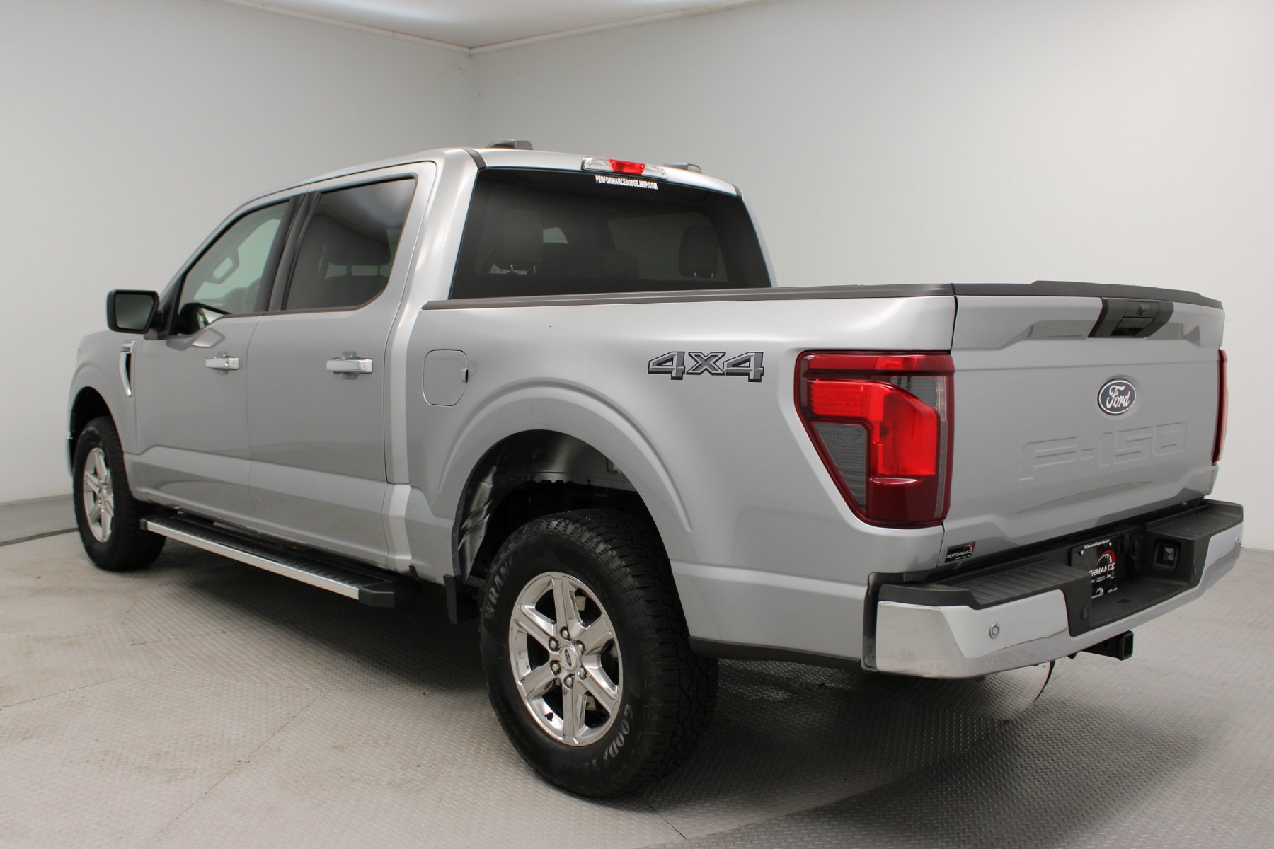 Used 2025 ICONIC SILVER METALLIC Ford XLT 4WD SuperCrew 5.5