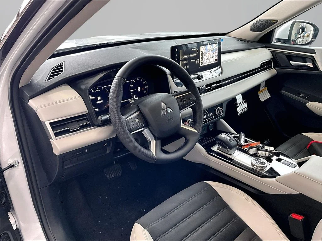 New 2026 White Mitsubishi SE image 8