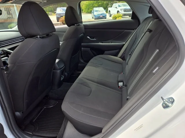Used 2025 White Hyundai SEL Convenience image 13
