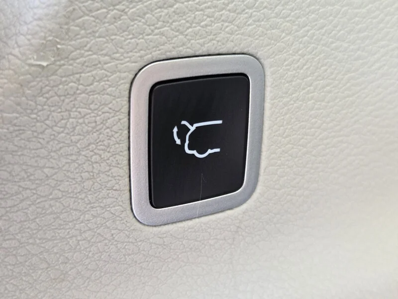 Used 2024 Bright White Clearcoat CHRYSLER TOURING L image 16