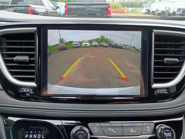 Used 2027 White Chrysler Select image 16