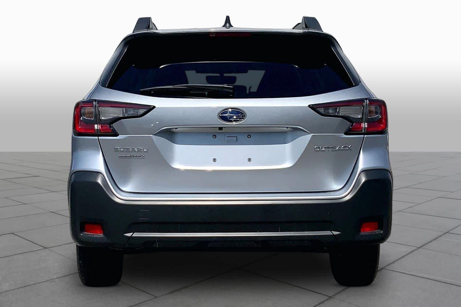 Used 2025 Ice Silver Metallic Subaru Premium image 5