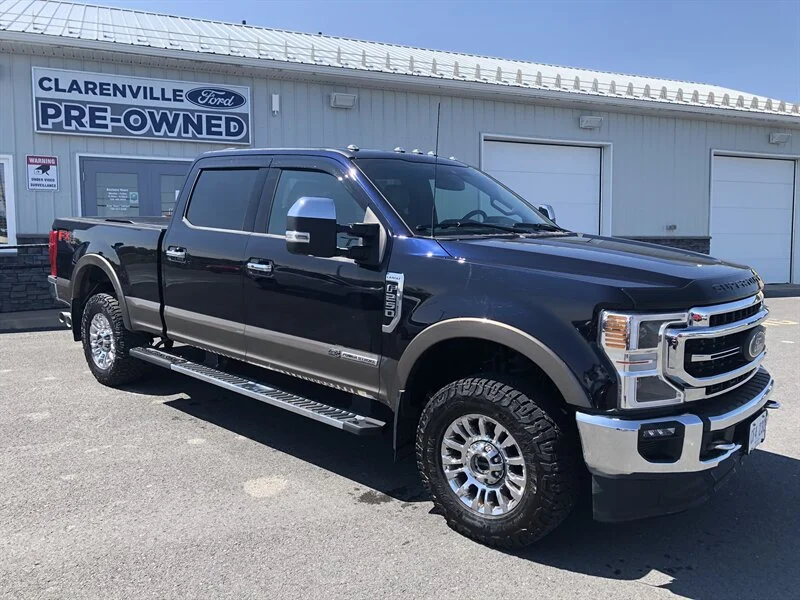 Used 2022 Blue Ford Super Duty Lariat image 2