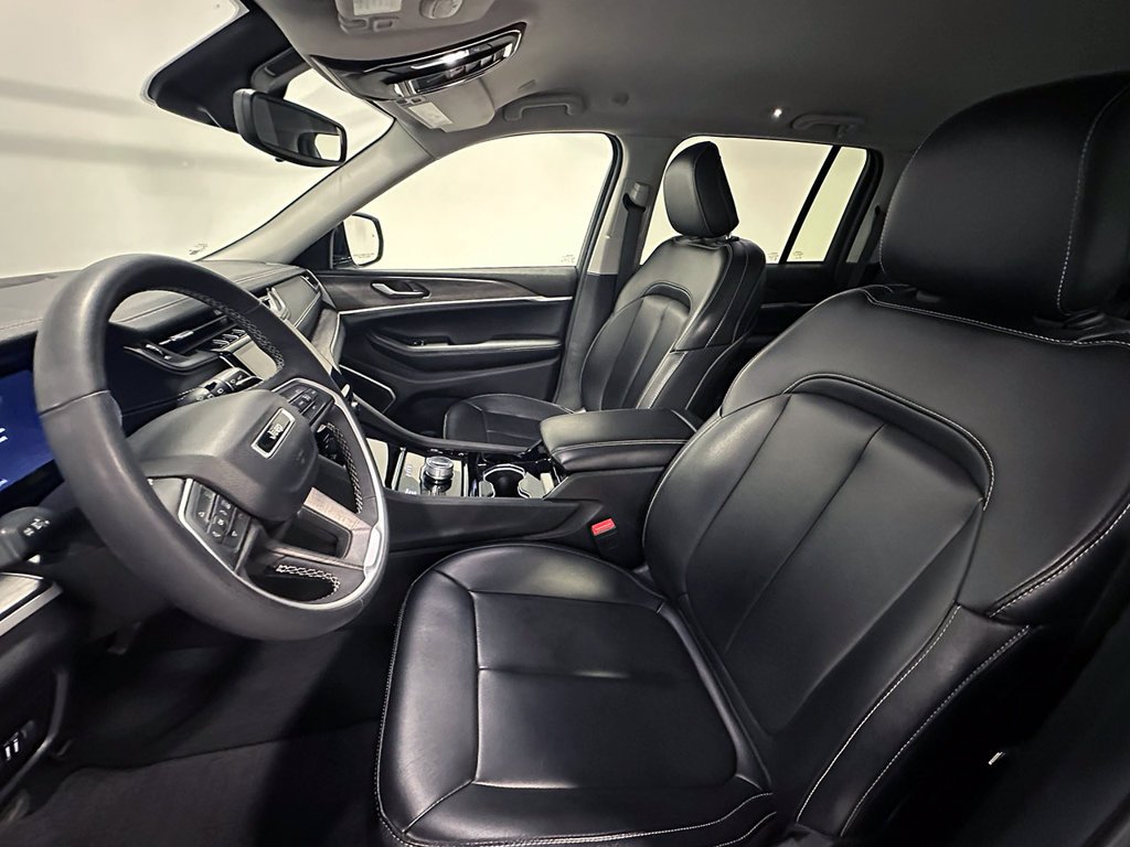 Used 2023 Gray Jeep Limited image 3