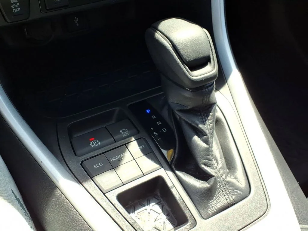 Used 2020 Black Toyota XLE image 23