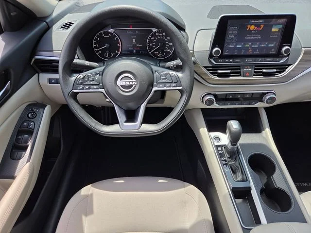 2025 Nissan Altima SV - Photo 13