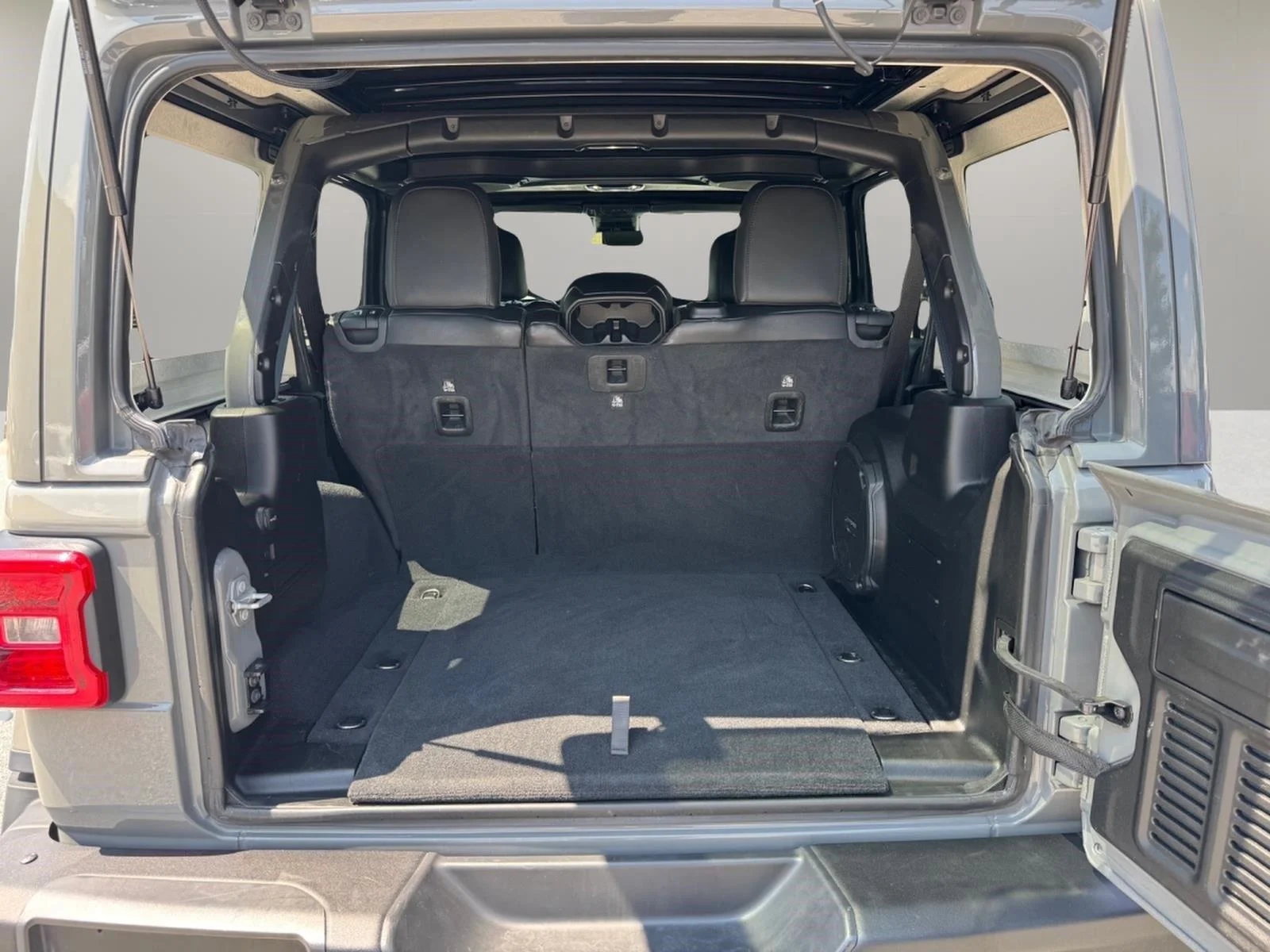 Used 2023 Sting-Gray Clearcoat Jeep Rubicon 392 image 13