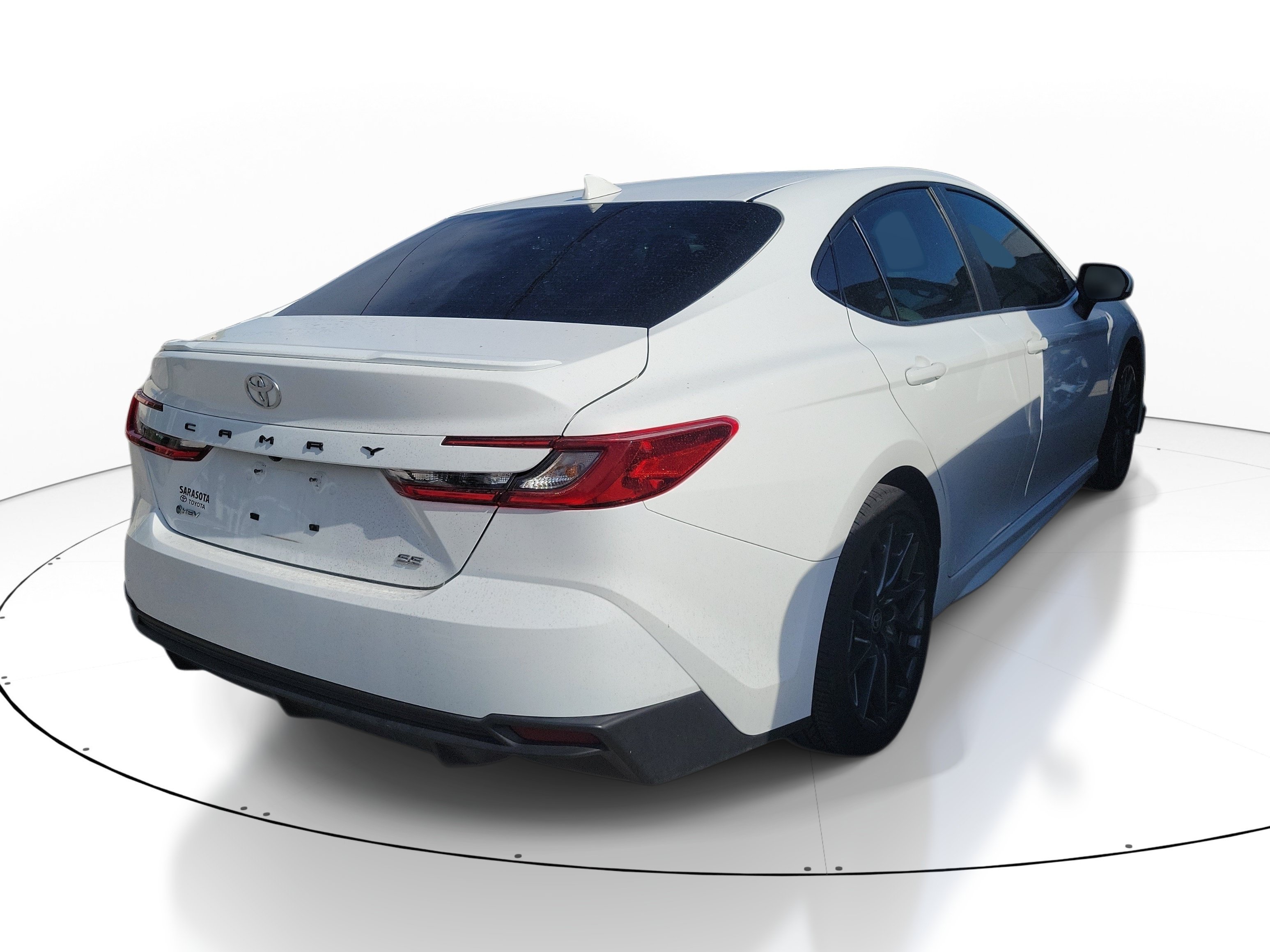 Used 2025 Ice Toyota LE image 5