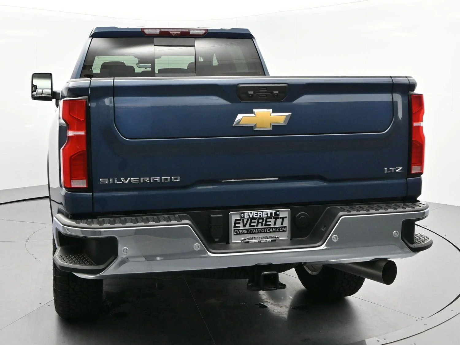 Used 2025 Lakeshore Blue Metallic Chevrolet LTZ image 6