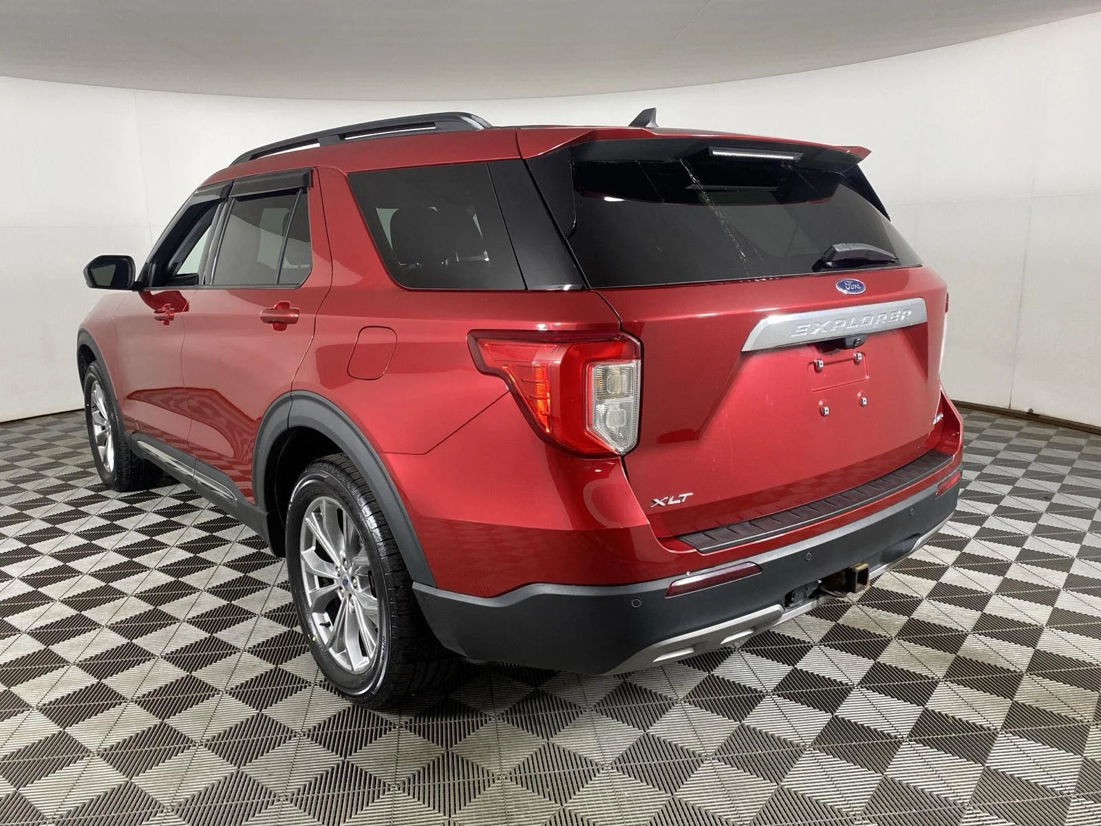 Used 2022 Rapid Red Metallic Tinted Clearcoat Ford XLT image 8