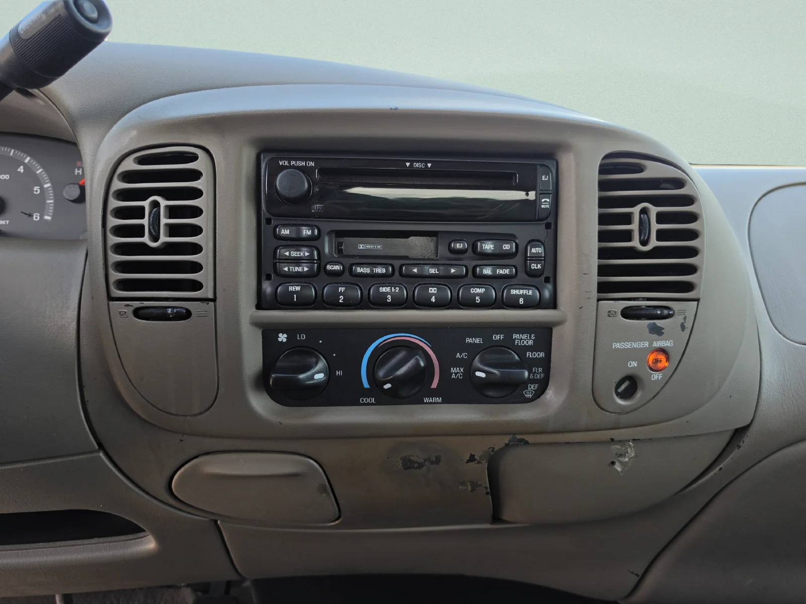 Used 2003 Red Ford  image 27