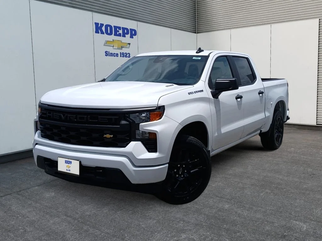 New 2026 Summit White Chevrolet Custom image 1