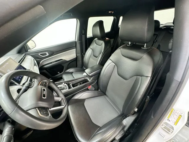Used 2024 White Jeep Latitude image 14