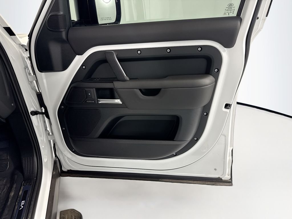 New 2026 Fuji White Land Rover V8 image 27
