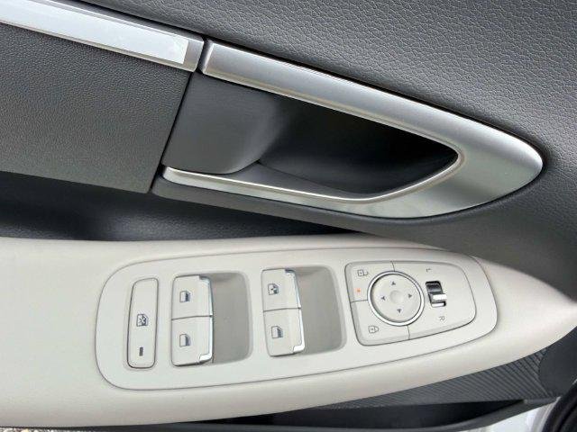 New 2026 White Hyundai SE image 8