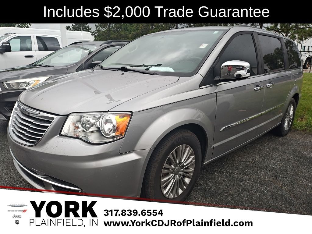 2016 Chrysler Town & Country Anniversary Edition's photo