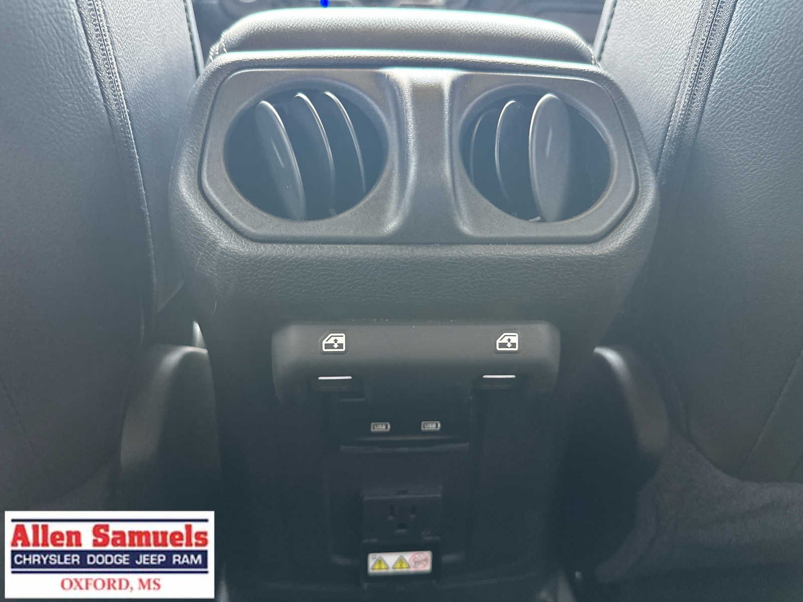 Used 2022 High Velocity Clearcoat Jeep Unlimited Sahara image 33