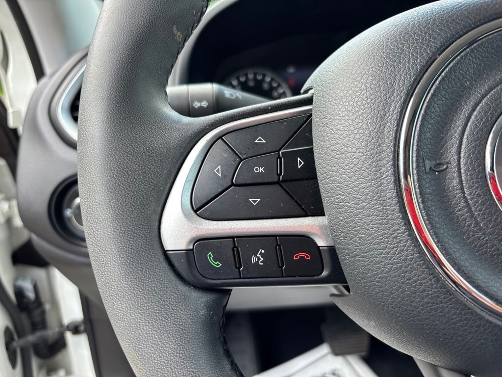 Used 2021 White Jeep Latitude image 22