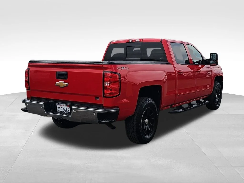 Used 2018 Red Chevrolet LT image 3