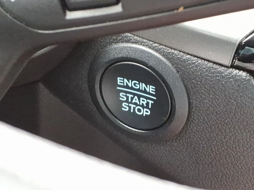 Used 2025 Silver Ford Active image 44