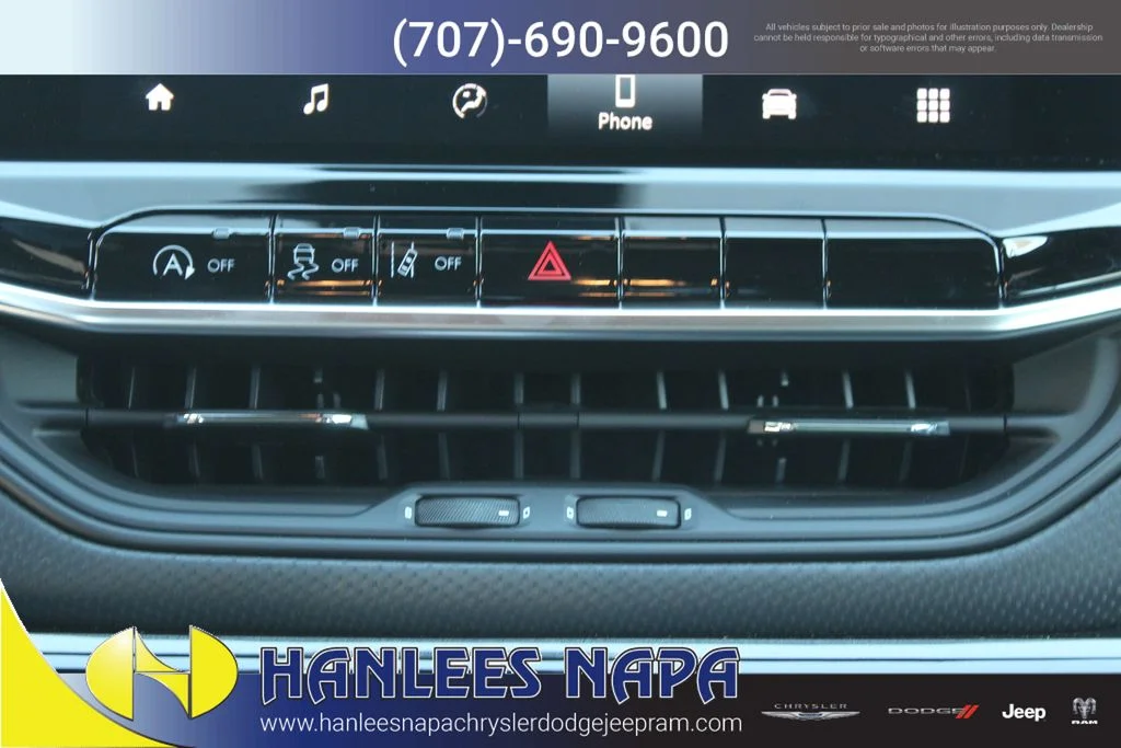 Used 2026 White Jeep Latitude image 24