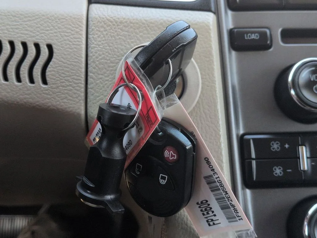 Used 2011 White Platinum Clearcoat Metallic Ford SEL image 15