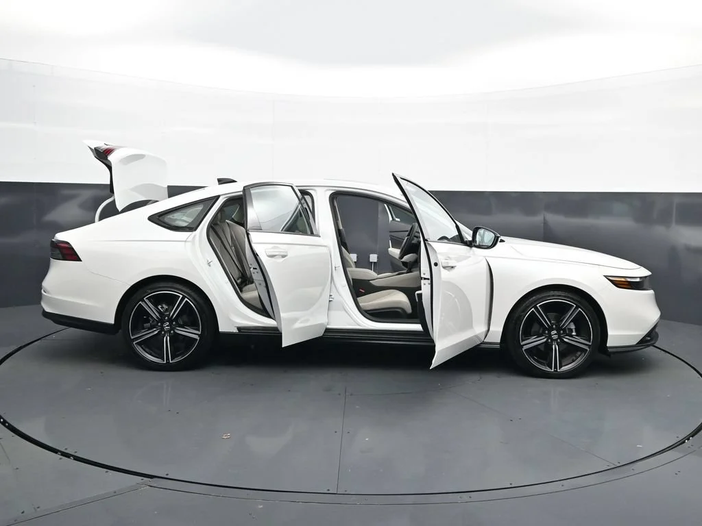 Certified Used 2026 Platinum White Pearl Honda SE image 44