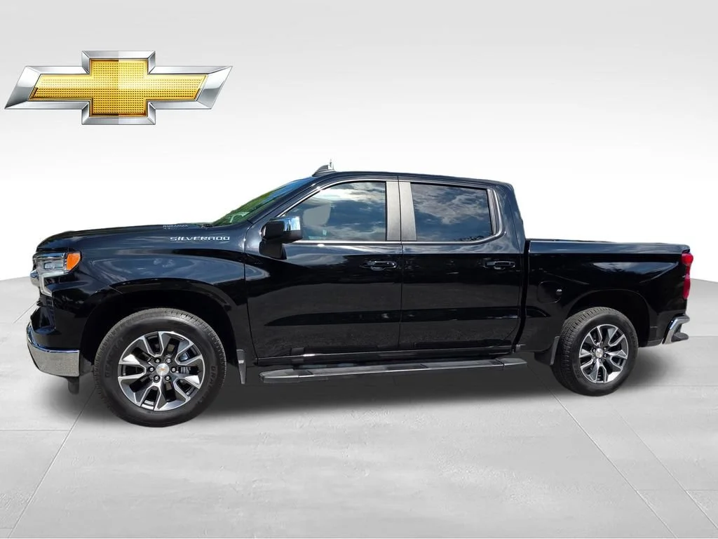 Used 2025 Black Chevrolet LT image 3