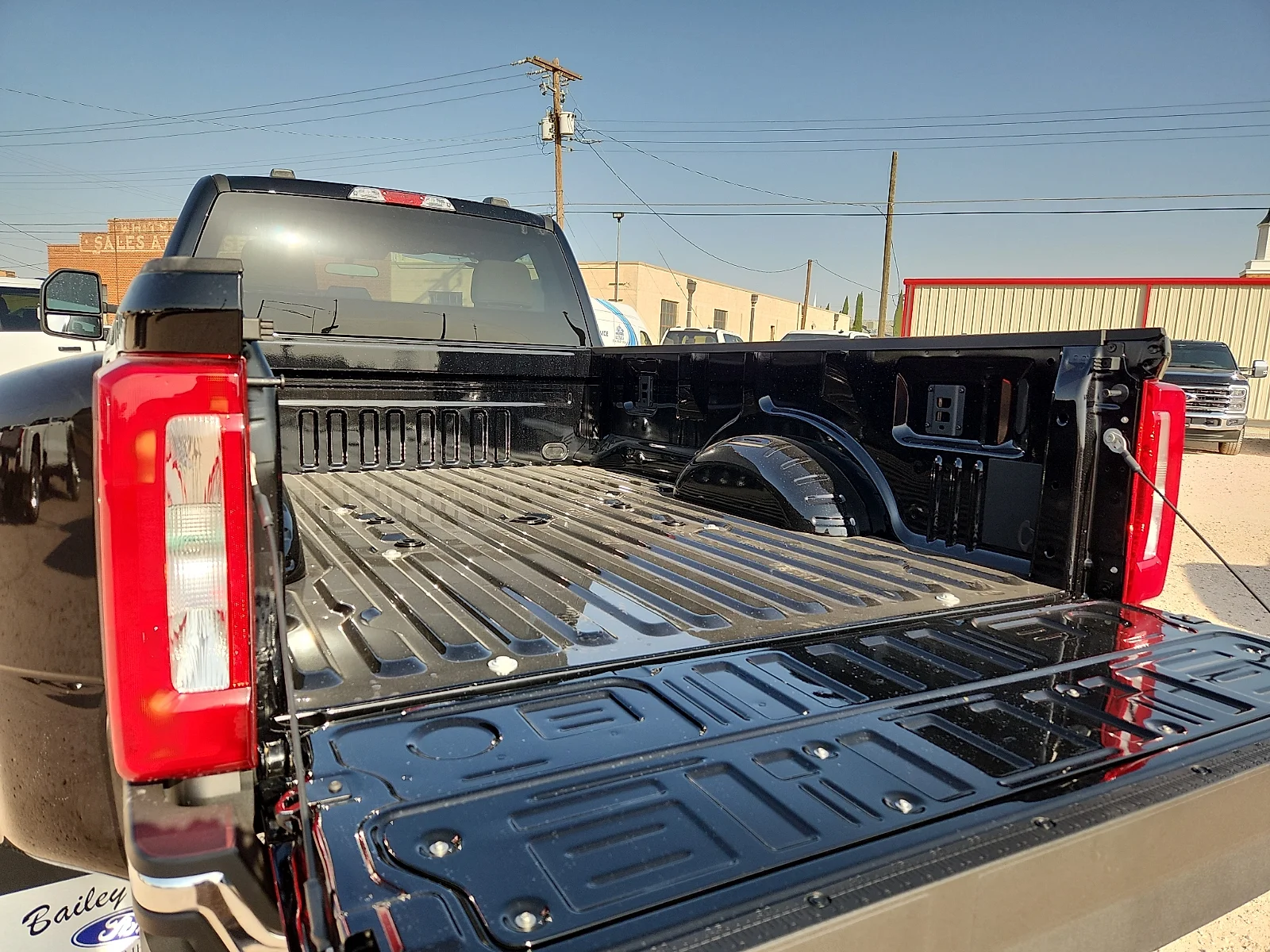 New 2027 Agate Black Metallic Ford XLT image 12