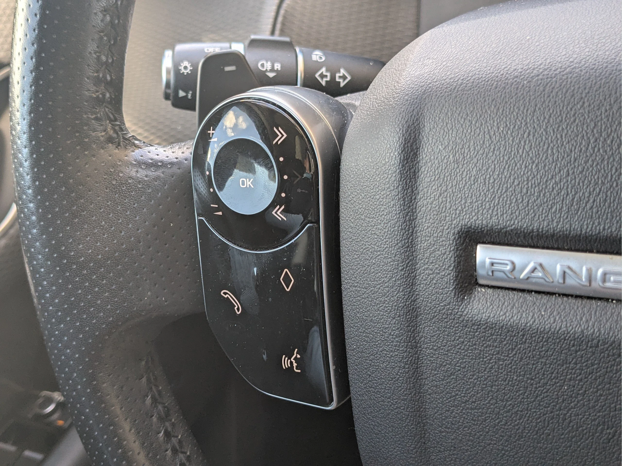 Used 2019 Silver Land Rover S image 19