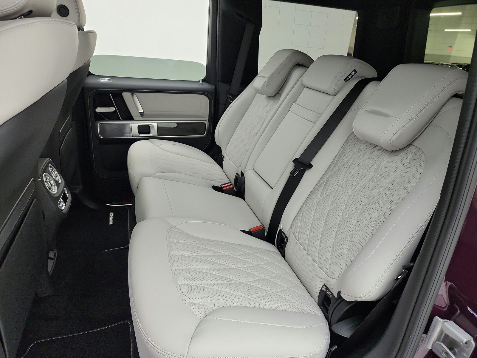 New 2027 MANUFAKTUR customer request glossy paint finish Mercedes-Benz AMG® G 63 SUV image 32