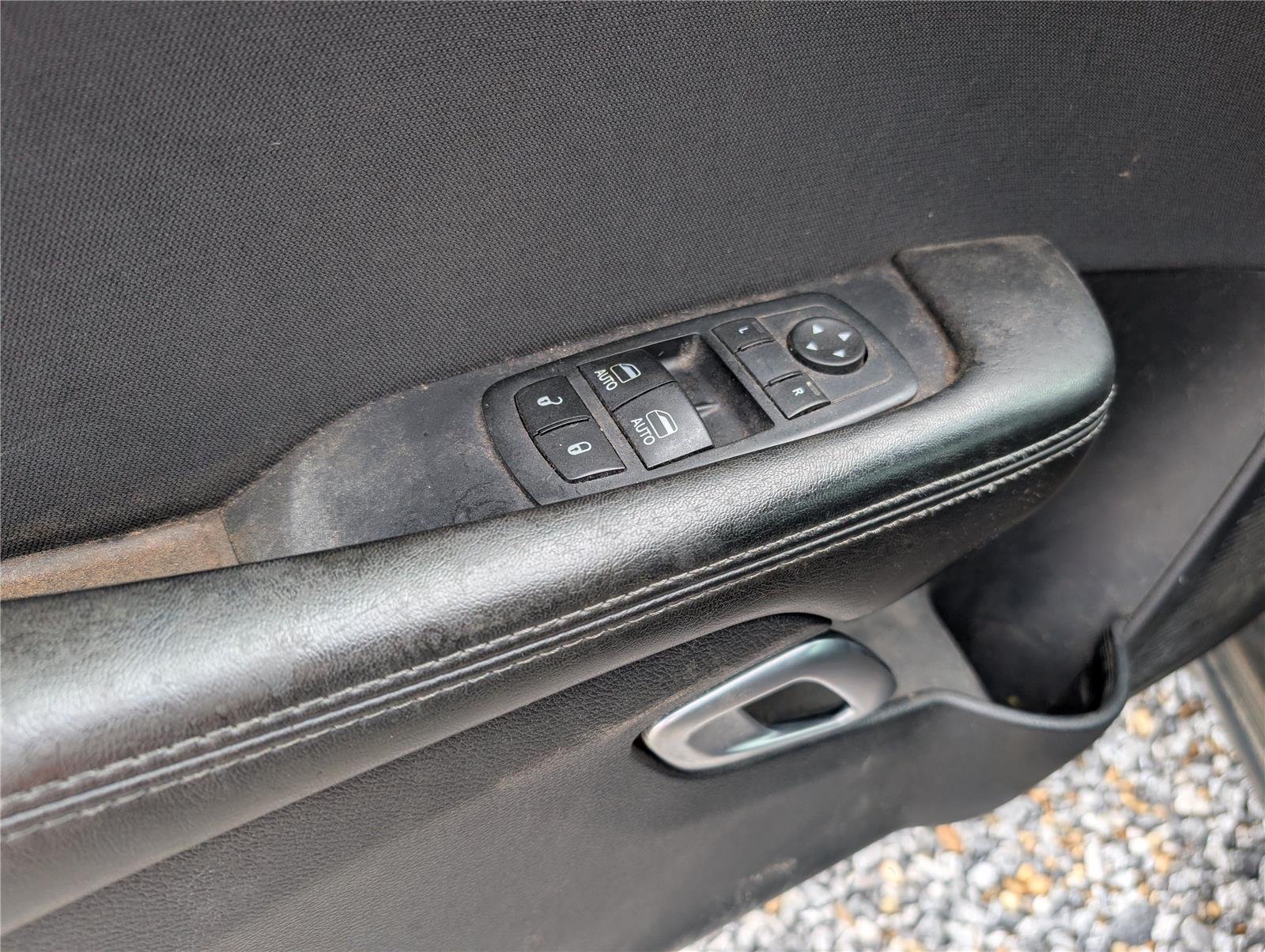 Used 2016 Pitch Black Clearcoat Dodge SXT image 11