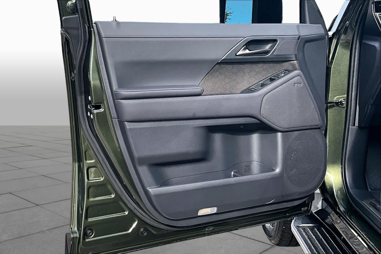 Used 2026 Nori Green Pearl Lexus Luxury image 27